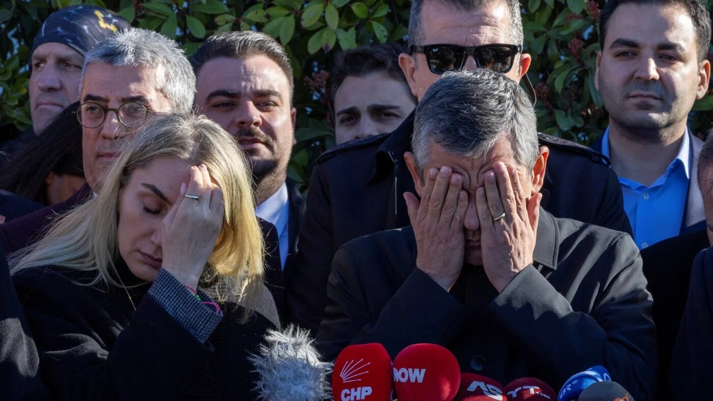 Ozgur Ozel, leader of the main opposition Republican People's Party (CHP) and Dilek Imamoglu, wife of Ekrem Imamoglu, the jailed mayor of Istanbul and main rival of President Tayyip Erdogan, address the media, 9 March 2026 (Umit Bektas/Reuters)