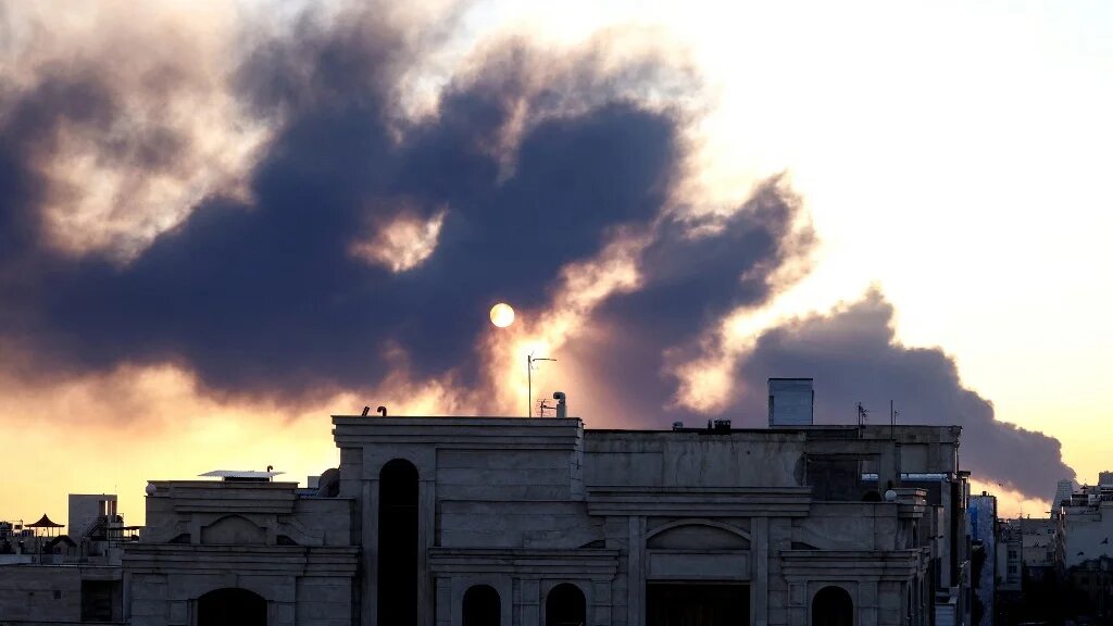 Smoke rises after a strike on the Iranian capital Tehran on 3 March 2026 (Atta Kenare/AFP) 