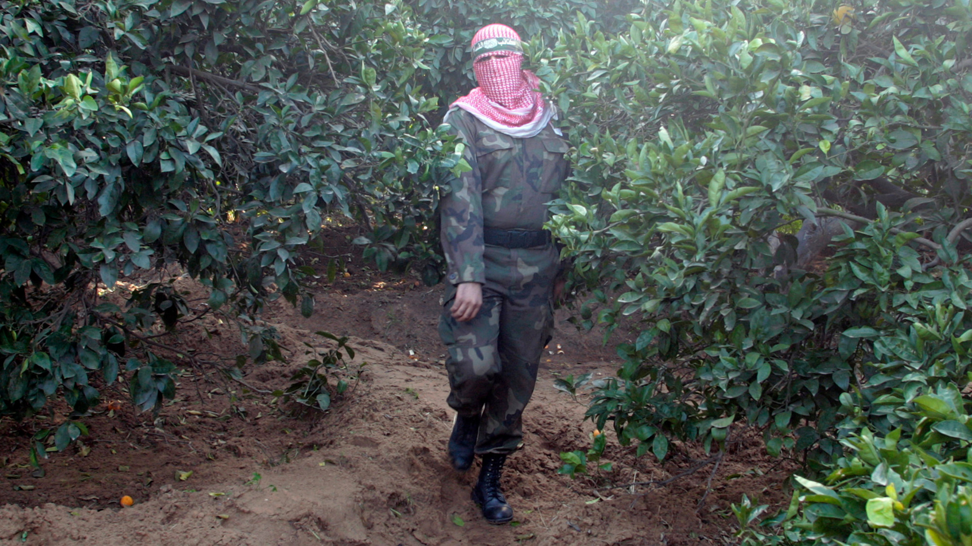 Abu Obaida arrives for an interview in Gaza on 23 December 2009 (Reuters/Ismail Zaydah)