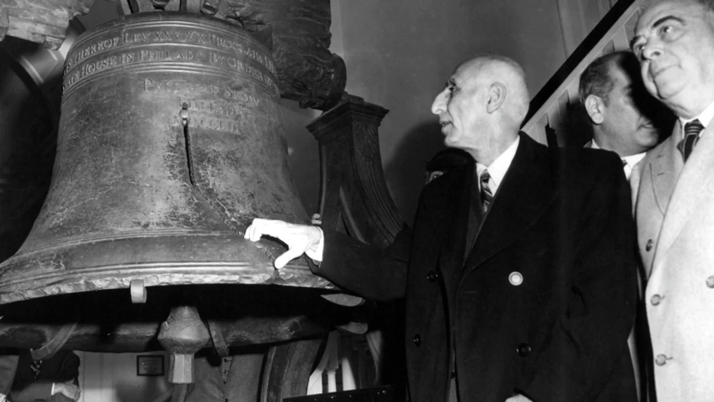 Iranian prime minister Mohammad Mosaddegh visits the Liberty Bell in Philadelphia during his 1951 tour of the US (Creative Commons)