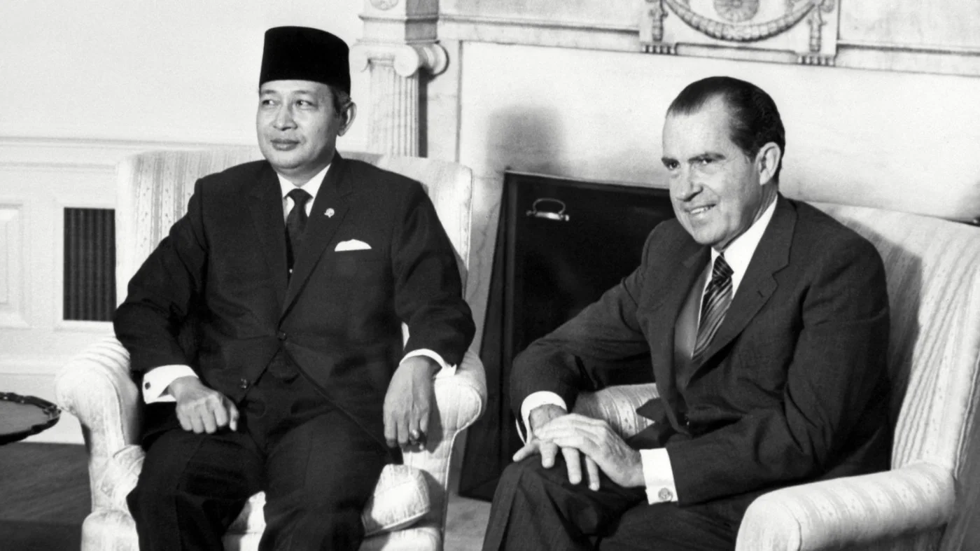 US President Richard Nixon (right) meets with his Indonesian counterpart Suharto on 31 May 1970, in Washington (AFP)