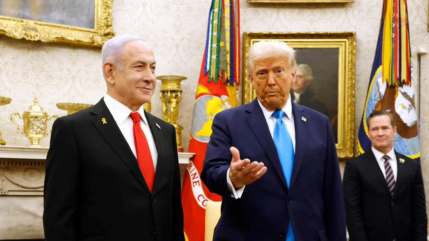 US President Donald Trump and Israeli Prime Minister Benjamin Netanyahu speak during a meeting in the Oval Office, Washington, on 4 February 2025 (AFP).